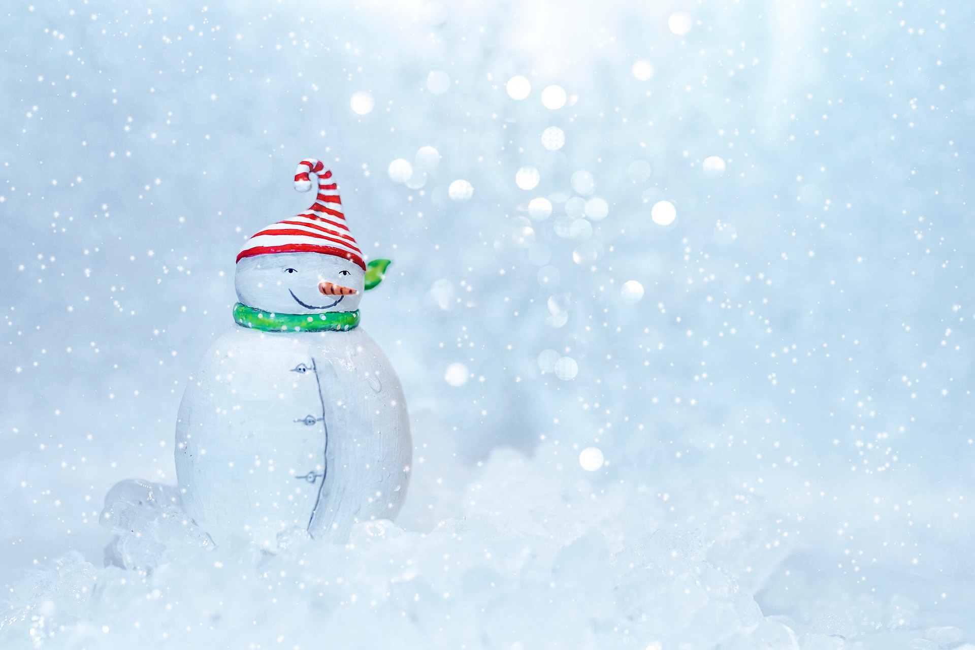 Globe_snowman-geed5b025b_1920.jpg